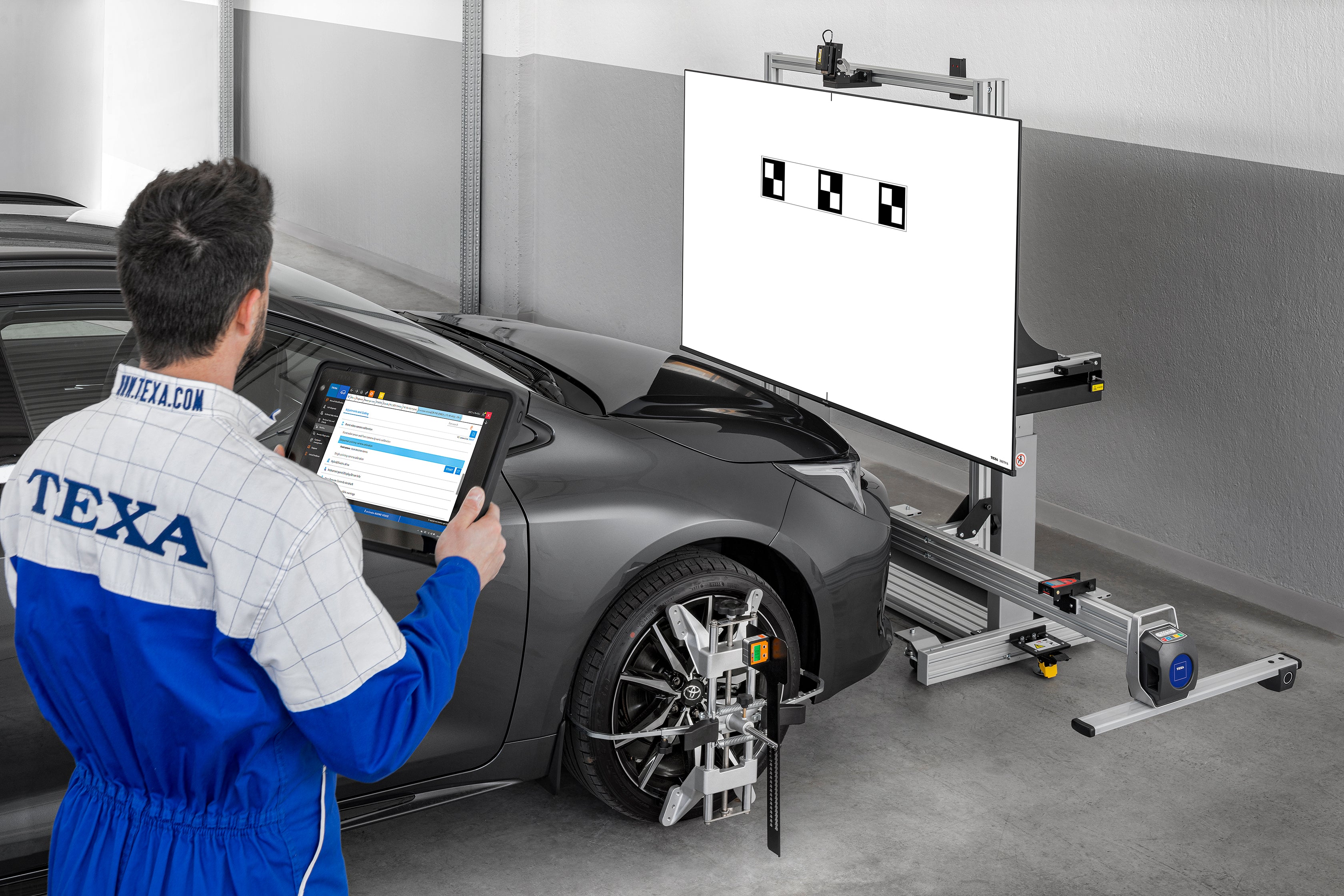 Technician Toyota calibration with RCCS3